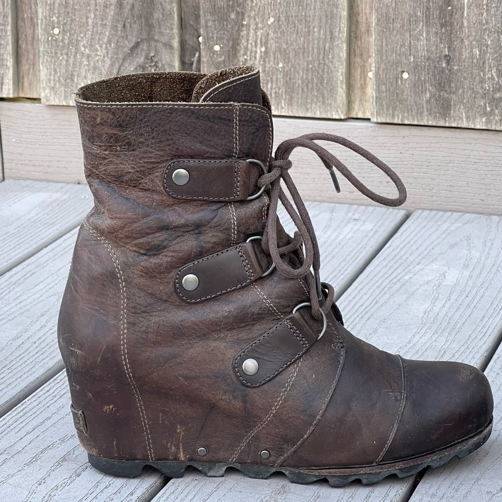 Sorel Joan of Arctic wedge boots, size 10